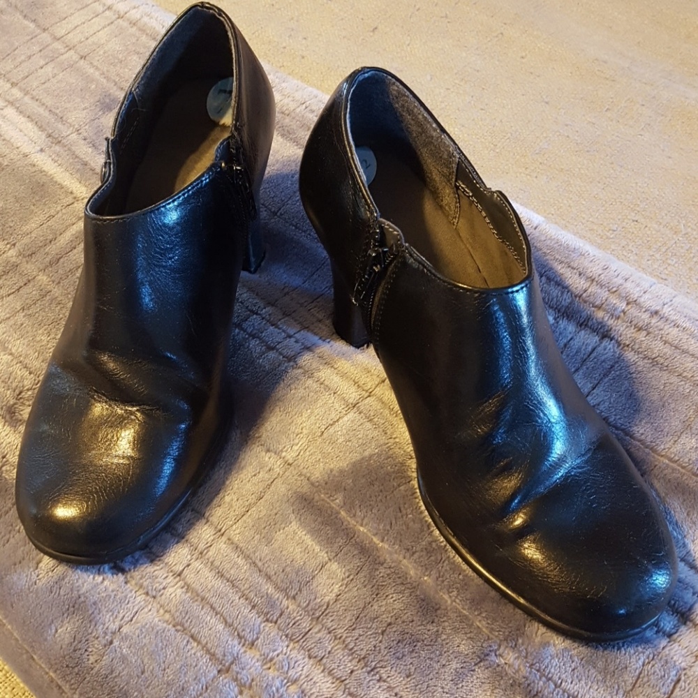Aerosoles comfort black booties